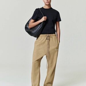 NWT ESSENTIALS
Womens Suede Fleece Signature Relaxed Pant